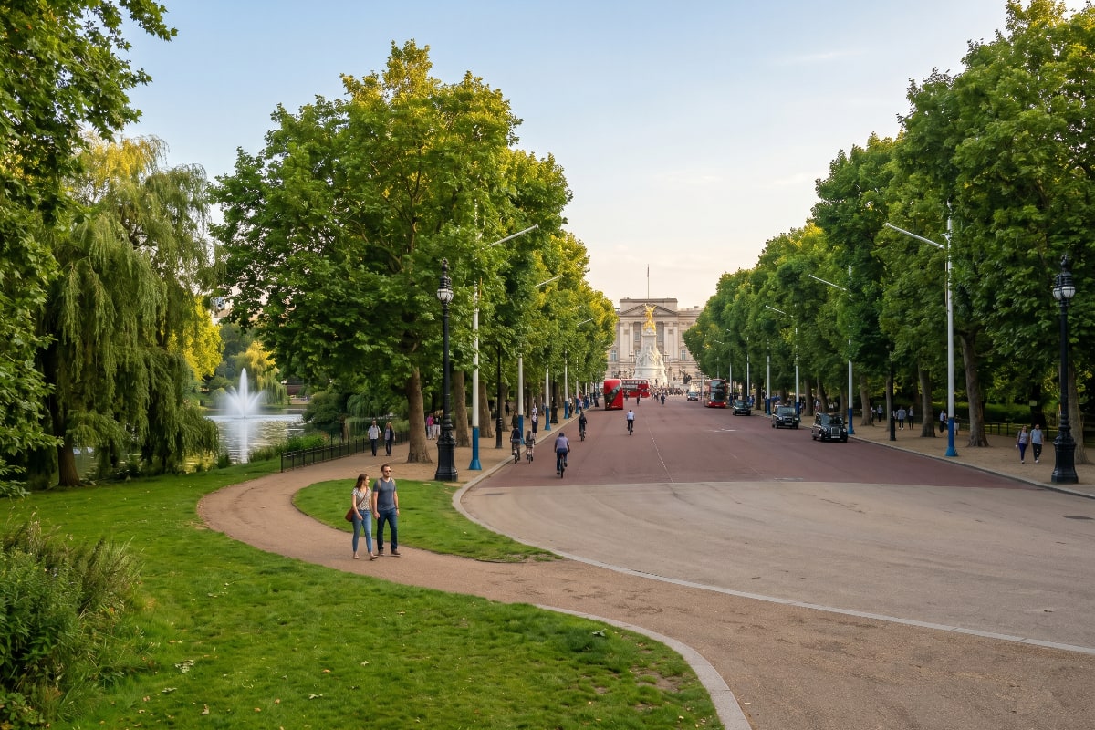 St. James's Park to The Mall: A Scenic Walking Route from Buckingham Palace